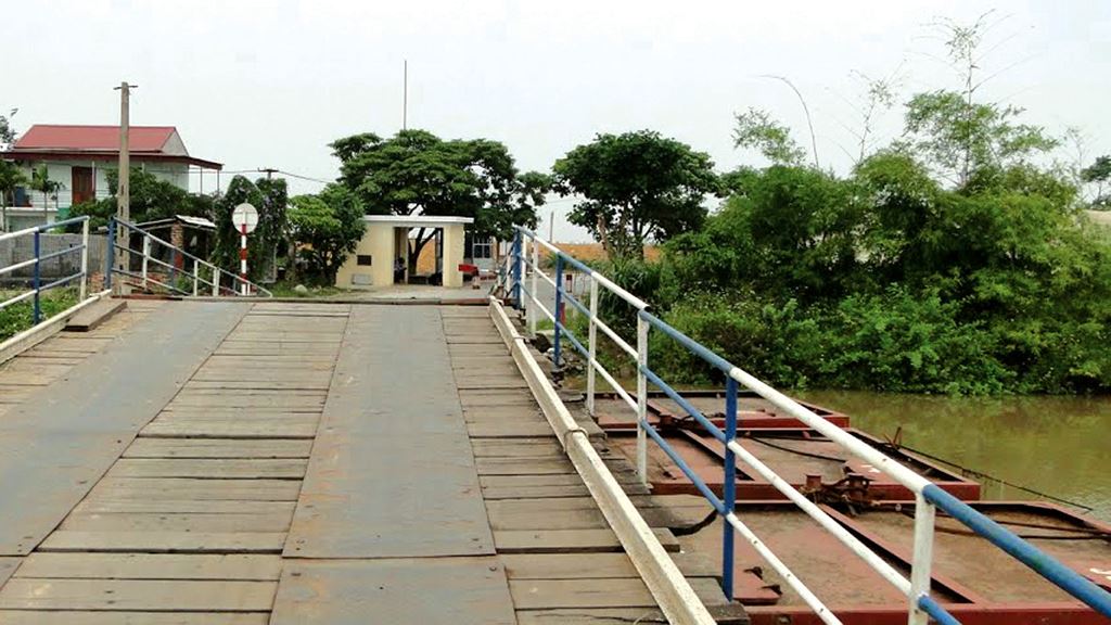 Cầu phao Sông Hóa
