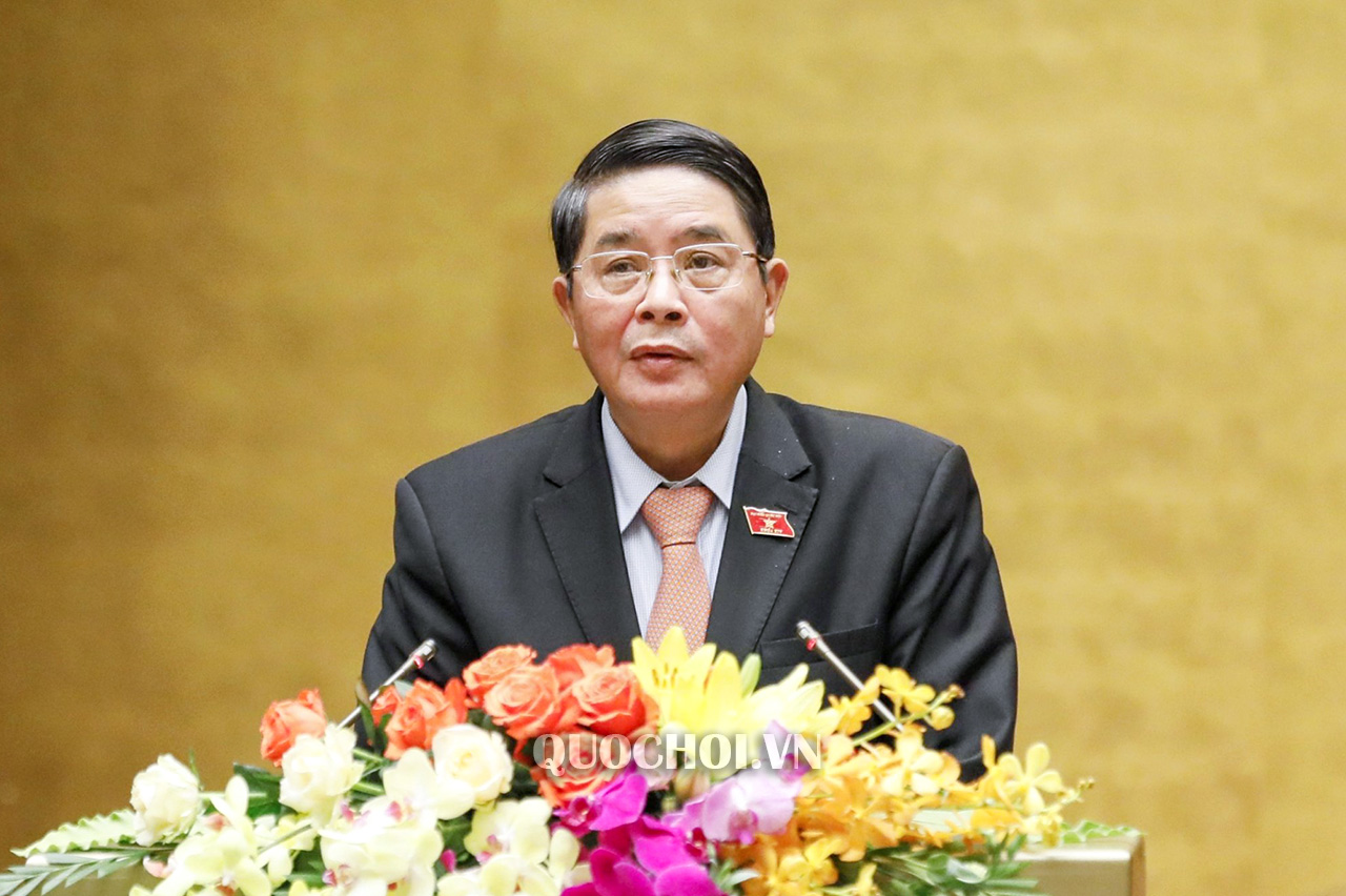 Chủ nhiệm Ủy ban tài chính - Ngân sách Nguyễn Đức Hải trình bày báo cáo thẩm tra