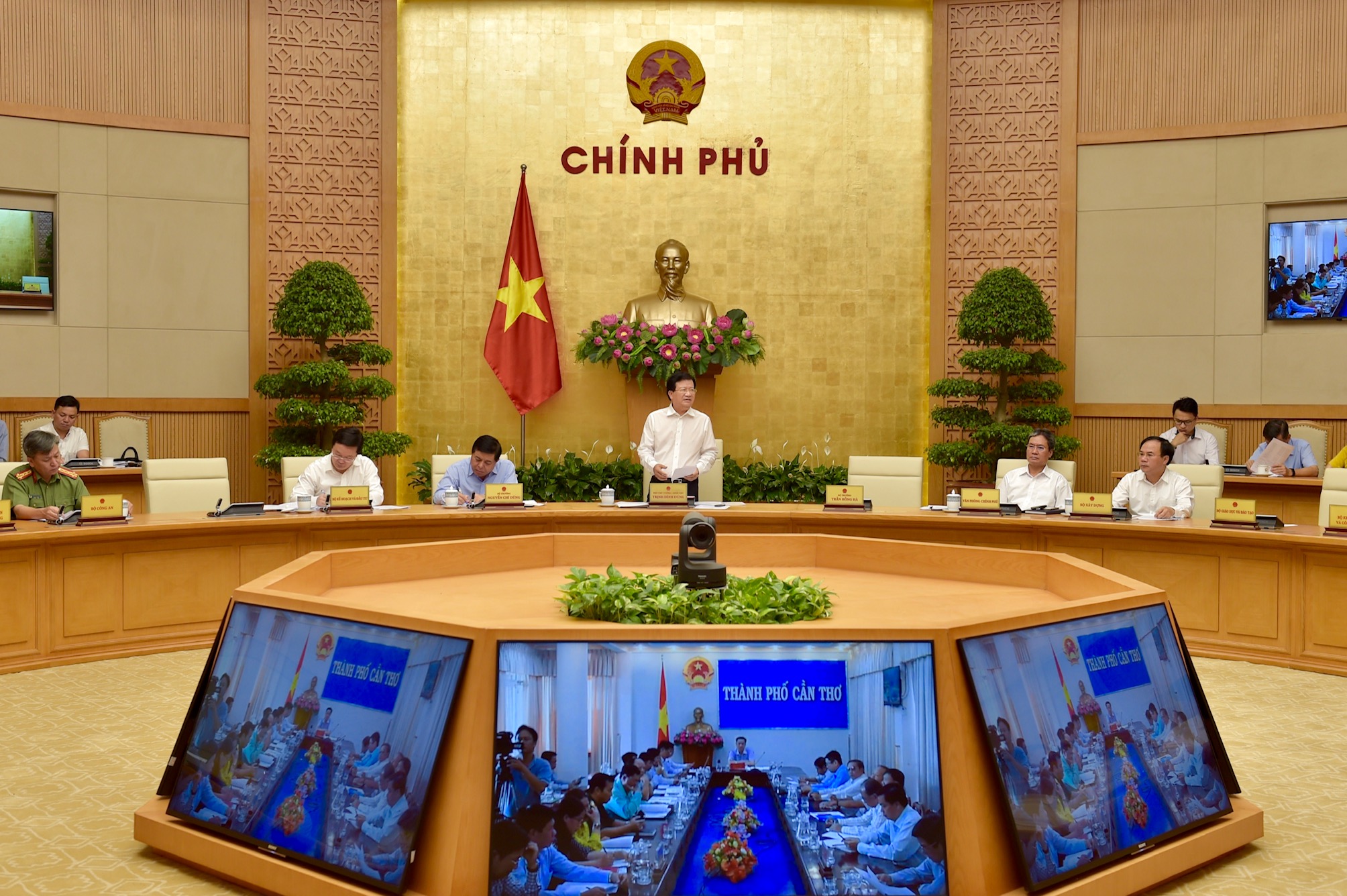 Phó Thủ tướng Trịnh Đình Dũng chủ trì Hội nghị trực tuyến toàn quốc về tình hình triển khai thi hành Luật Quy hoạch (Ảnh: Thùy Trâm)