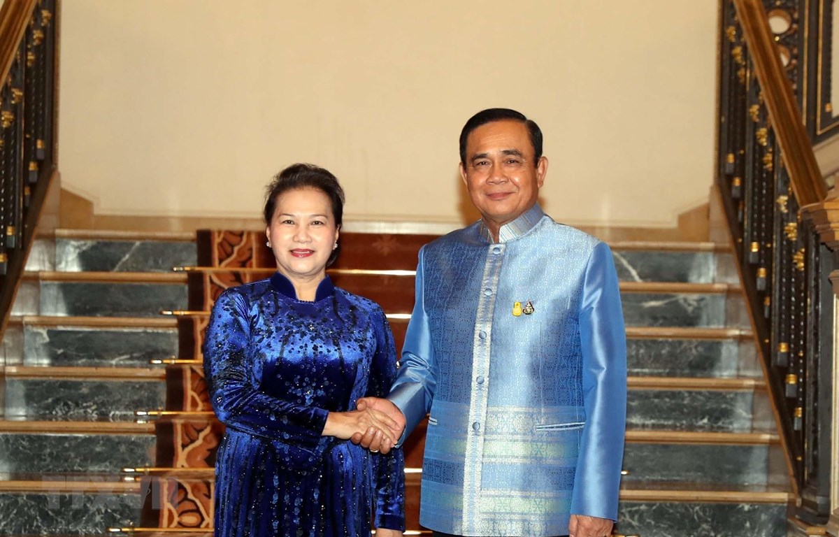 Chủ tịch Quốc hội Nguyễn Thị Kim Ngân hội kiến Thủ tướng Thái Lan Prayut Chan-o-cha (Ảnh: Trọng Đức/TTXVN)
