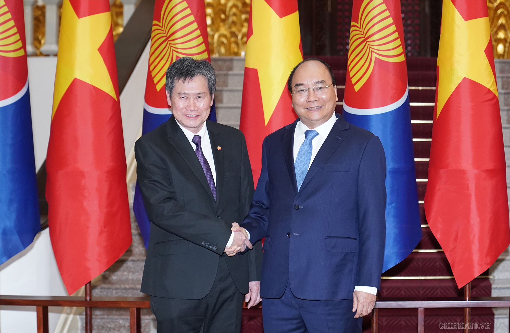 Thủ tướng Nguyễn Xuân Phúc tiếp Tổng Thư ký ASEAN Lim Jock Hoi (Ảnh: VGP/Quang Hiếu)