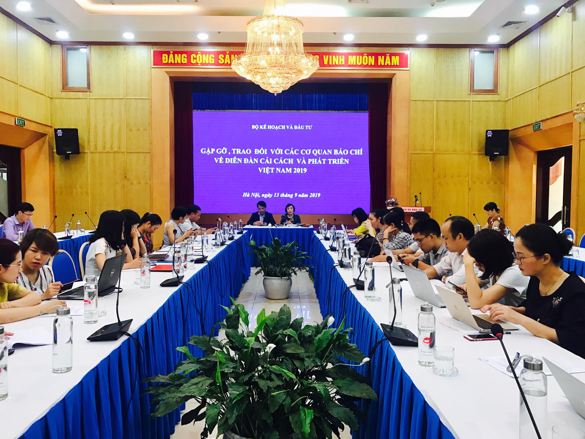 Gặp gỡ, trao đổi với báo chí về Diễn đàn cải cách và phát triển Việt Nam 2019