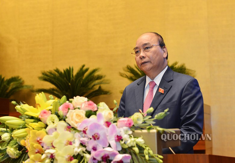 Thủ tướng Chính phủ Nguyễn Xuân Phúc trình bày Báo cáo tại phiên khai mạc kỳ họp thứ 8 Quốc hội khóa XIV