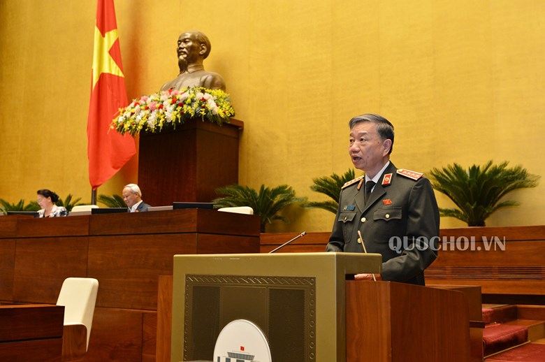 Bộ trưởng Bộ Công an Tô Lâm trình bày Tờ trình Tờ trình về Dự án Luật sửa đổi, bổ sung một số điều của Luật Nhập cảnh, xuất cảnh, quá cảnh, cư trú của người nước ngoài tại Việt Nam