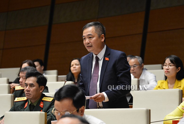 Đại biểu Nguyễn Lân Hiếu (An Giang) cho rằng cần công khai chi tiết các vi phạm luật pháp quốc tế cùa Trung Quốc trên Biển Đông