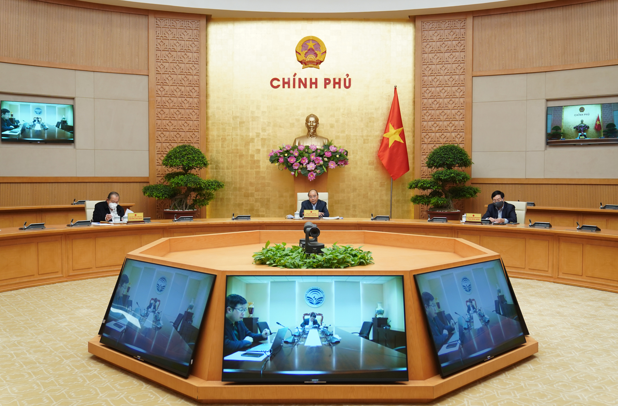 Thủ tướng Nguyễn Xuân Phúc chủ trì cuộc họp