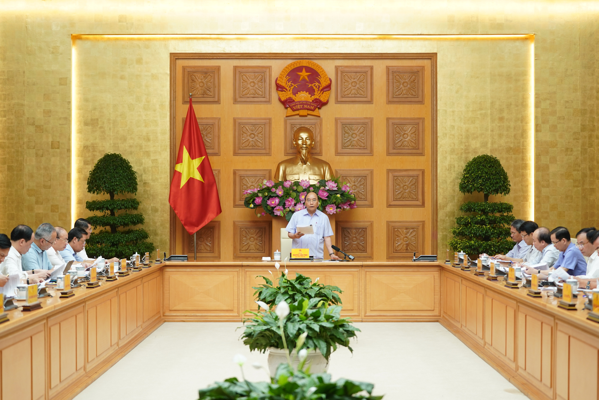 Thủ tướng Nguyễn Xuân Phúc chủ trì cuộc họp (Ảnh: VGP)