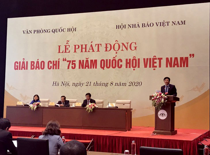 Nhà báo Hồ Quang Lợi, Phó chủ tịch thường trực Hội Nhà báo Việt Nam công bố Thể lệ giải báo chí 
