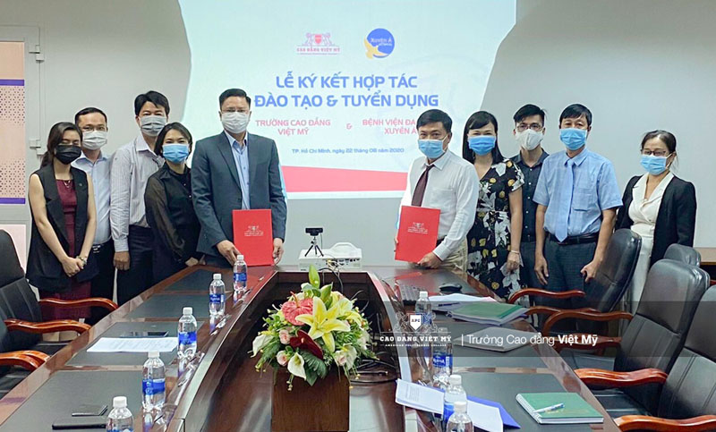 Ký kết hợp tác đào tạo và tuyển dụng giữa Bệnh viện đa khoa Xuyên Á và Cao đẳng Việt Mỹ