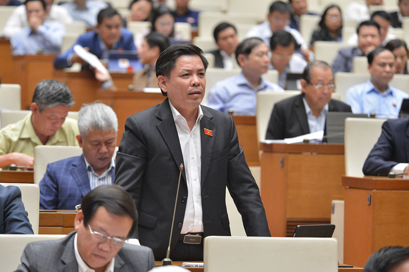 Bộ trưởng Bộ Giao thông Vận tải Nguyễn Văn Thể trả lời chất vấn đại biểu