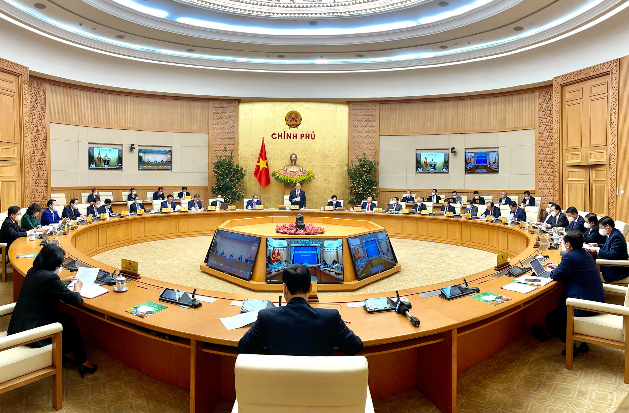 Thủ tướng Chính phủ Nguyễn Xuân Phúc chủ trì phiên họp Chính phủ thường kỳ tháng 2/2021 (Ảnh: VGP)