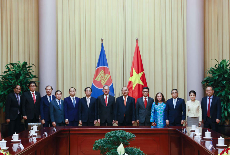 Chủ tịch nước Nguyễn Xuân Phúc, Bộ trưởng Ngoại giao Bùi Thanh Sơn và các Đại sứ, Đại biện ASEAN