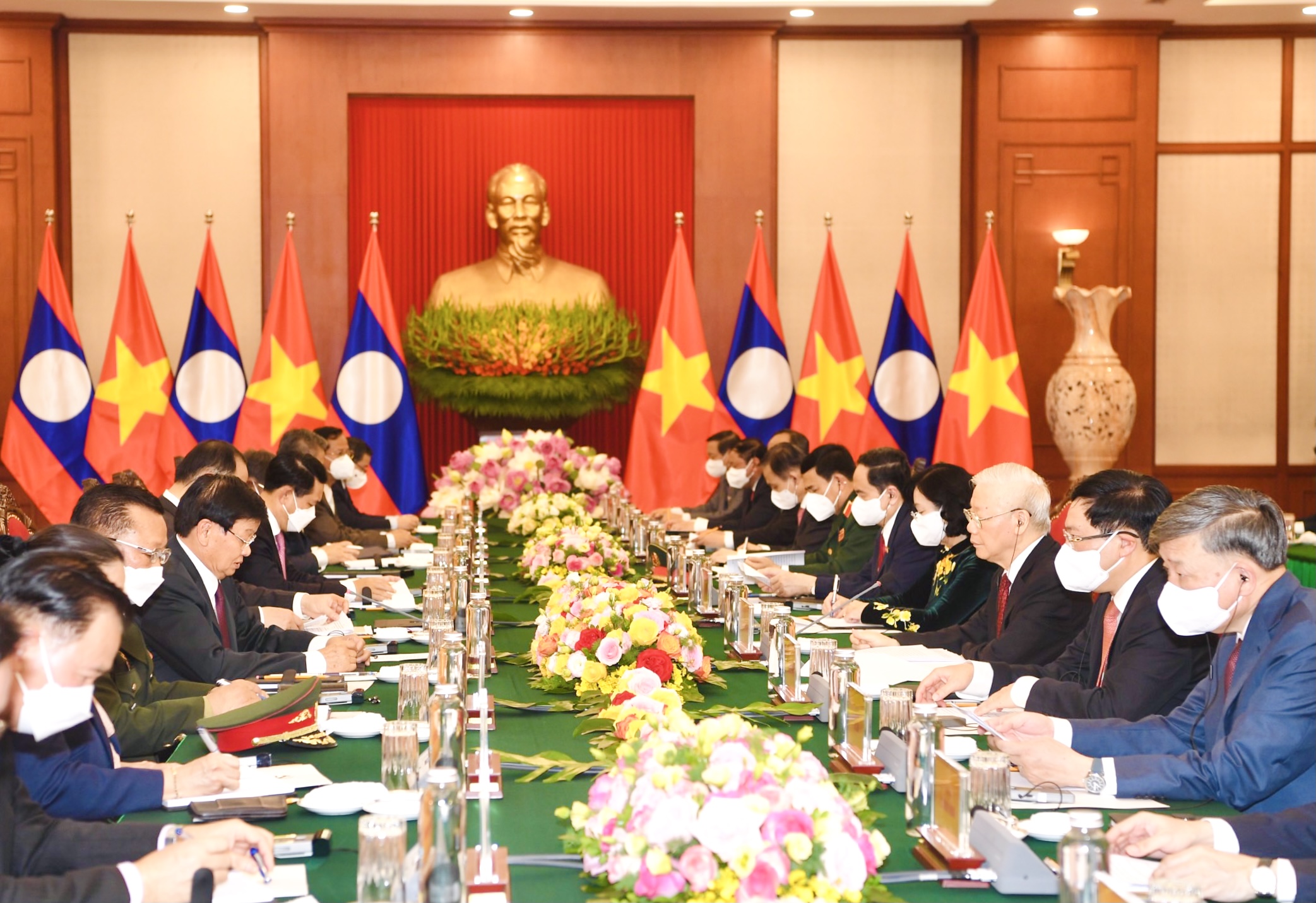 Tổng Bí thư Nguyễn Phú Trọng hội đàm với Tổng Bí thư, Chủ tịch nước Lào Thongloun Sisoulith (Ảnh: Nhật Bắc)