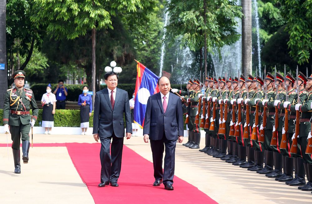 Tổng Bí thư, Chủ tịch nước Lào chủ trì lễ đón Chủ tịch nước Nguyễn Xuân Phúc và Phu nhân (Ảnh: Thống Nhất)