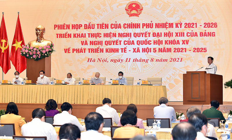 Phó Thủ tướng Lê Minh Khái trình bài Báo cáo các nhiệm vụ, giải pháp trọng tâm của Chính phủ nhiệm kỳ 2021-2026 (Ảnh: Nhật Bắc)