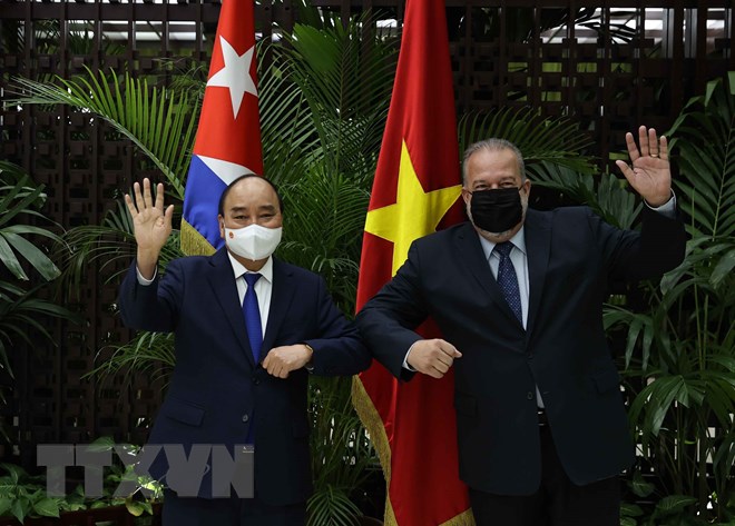 Chủ tịch nước Nguyễn Xuân Phúc hội kiến Thủ tướng Cuba Manuel Marrero Cruz (Ảnh: Vietnamplus.vn)