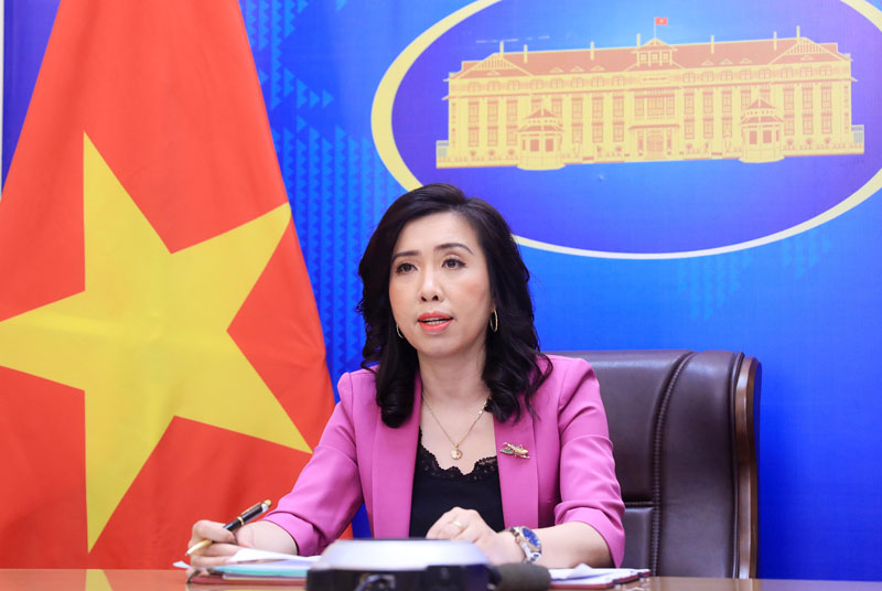 Người phát ngôn Bộ Ngoại giao Lê Thị Thu Hằng chủ trì cuộc họp báo trực tuyến ngày 23/9 (Ảnh: BNG)