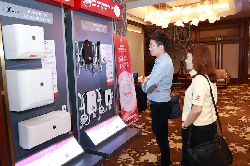 Thêm ra mắt thị trường bán lẻ Việt Nam với 2 dòng sản phẩm là máy nước nóng trực tiếp và máy nước nóng gián tiếp, sở hữu nhiều công nghệ và tính năng độc quyền.
