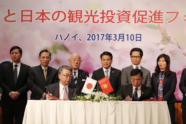 Các tổ chức, doanh nghiệp Nhật Bản và Thủ đô Hà Nội ký kết văn bản ghi nhớ hợp tác tại Tọa đàm sáng 10/3