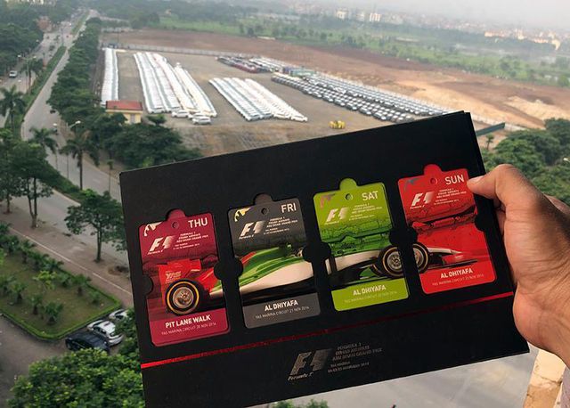 Một set vé xem chặng F1 tại Abu Dhabi Grand Prix (UAE - Các tiểu vương quốc Ả rập thống nhất).