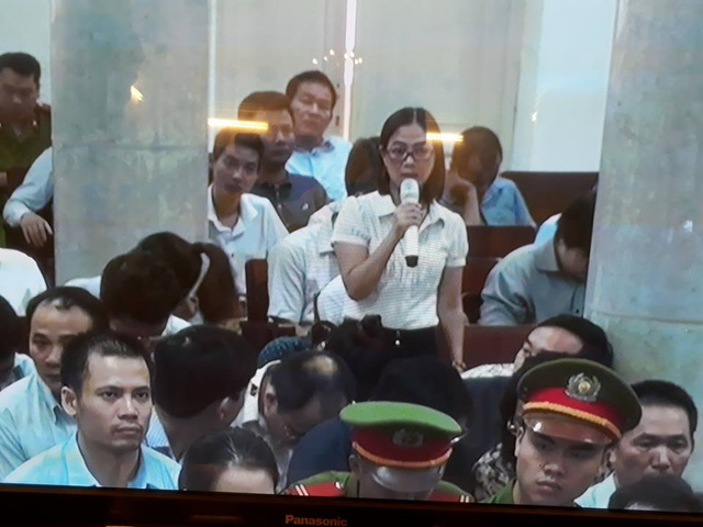 Bà Vũ Thị Hương Thảo, đại diện CB tại phiên tòa sáng nay