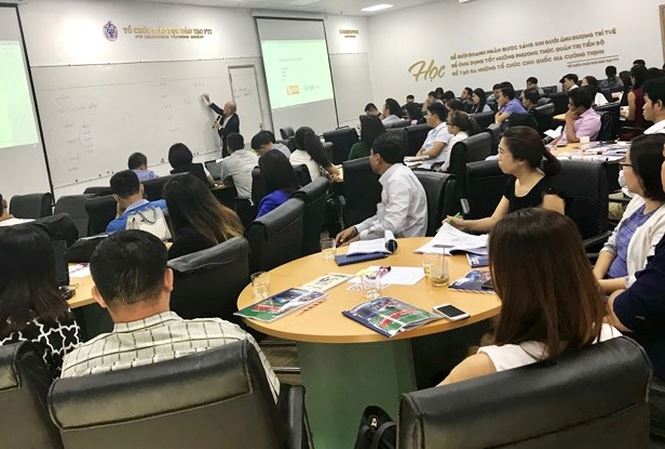 Các doanh nhân rất quan tâm tới lớp học chuyên đề Số hóa truyền thông của tiến sĩ Hoàng Văn Hòa tổ chức vào ngày 14/12/2018 vừa qua tại TP.HCM