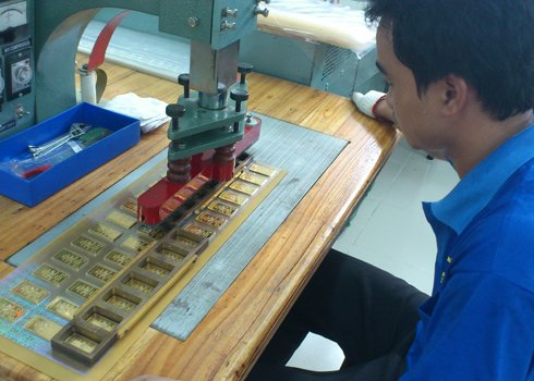 SJC giảm 65% doanh thu và lợi nhuận khi độc quyền thương hiệu. Ảnh: Lệ Chi