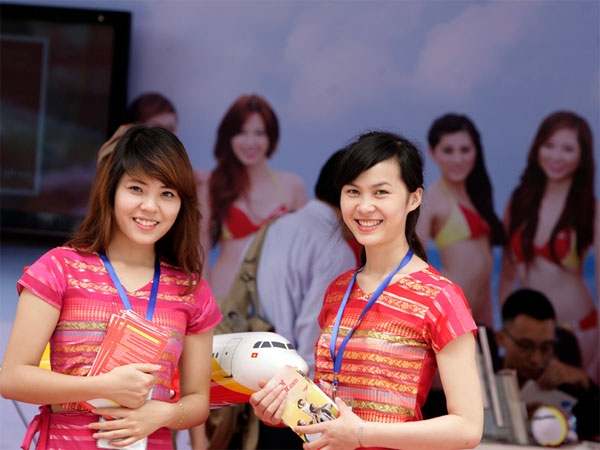 Hàng không đua nhau hạ giá chào hè