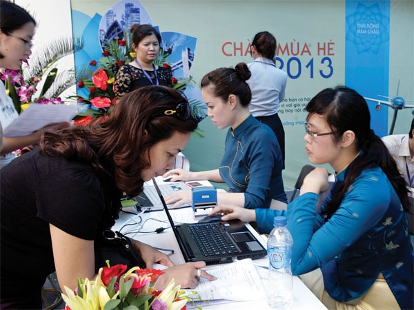 files/2013/04/20/hang-khong-dua-nhau-ha-gia-chao-he-2.jpg
