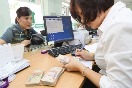 Ngân hàng trả lãi cho nền kinh tế 300.000 tỷ đồng/năm