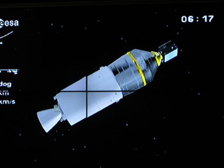 Bộ phận chứa nhiên liệu dần tách khỏi phần đầu của tên lửa VEGA