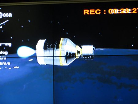 Tên lửa mang theo vệ tinh VNREDSat-1 đang dần bay vào quỹ đạo đã định.