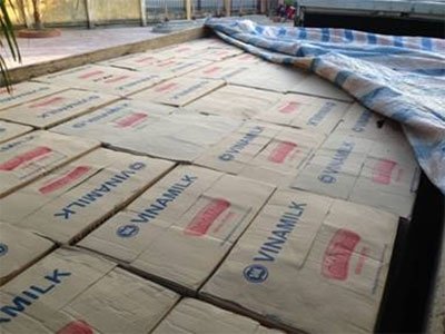 Hà Tĩnh bắt giữ 150 thùng sữa Vinamilk vận chuyển trái phép