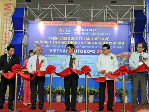 Vietnam AutoExpo 2013 hy vọng thị trường khởi sắc