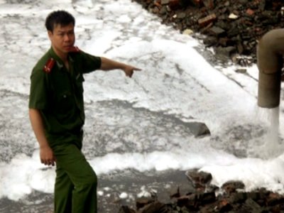 Công ty XNK Thủy sản Quảng Ninh xả thải ra bờ vịnh Hạ Long