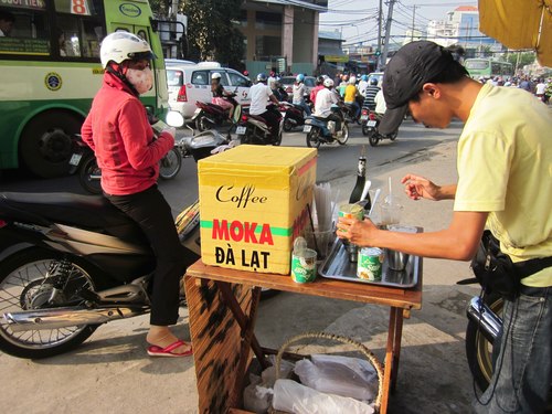 Rộ cà phê take away ở TP HCM