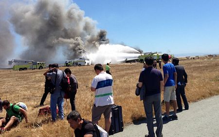 Hành khách bị thương nằm la liệt tại sân bay San Francisco