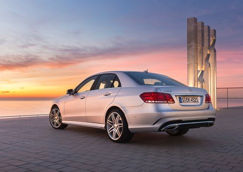 Mercedes-Benz-E-Class-2014-12.jpg