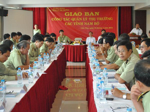 Chống buôn lậu như ném đá ao bèo