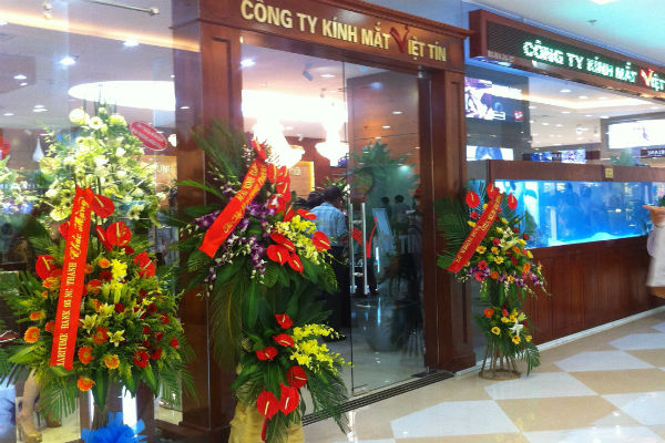 Kính mắt Việt Tín khai trương showroom tại Royal City