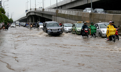 Hà Nội mưa trên 80 mm, nhiều tuyến phố bị ngập
