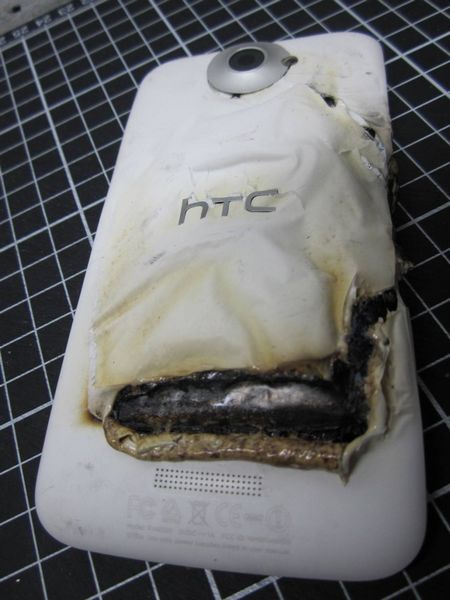 Suýt mù vì HTC One X và iPhone5 phát nổ