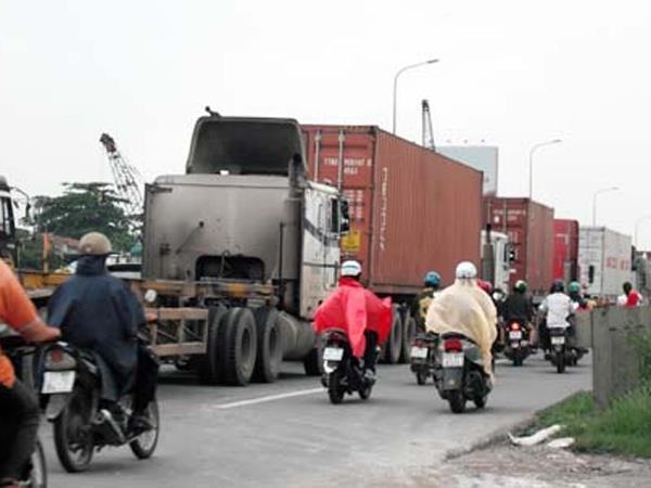 Hàng chục xe container hoạt động chui tại Cần Thơ