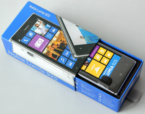 Nokia-Lumia-925-2-JPG-1377486900.jpg