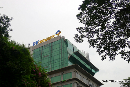 Biểu hiệu PVcom Bank được dựng lên ở mặt sau của trụ sở PVFC hiện nay.