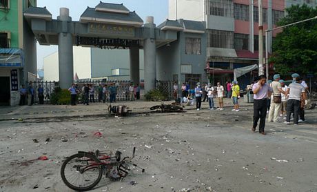 Cổng ngôi trường tiểu học, nơi xảy ra vụ nổ.