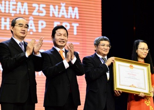 Phó thủ tướng Nguyễn Thiện Nhân 'tặng' tên mới cho FPT