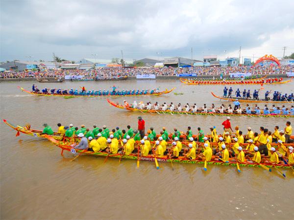 Festival đua ghe Ngo đồng bào Khmer