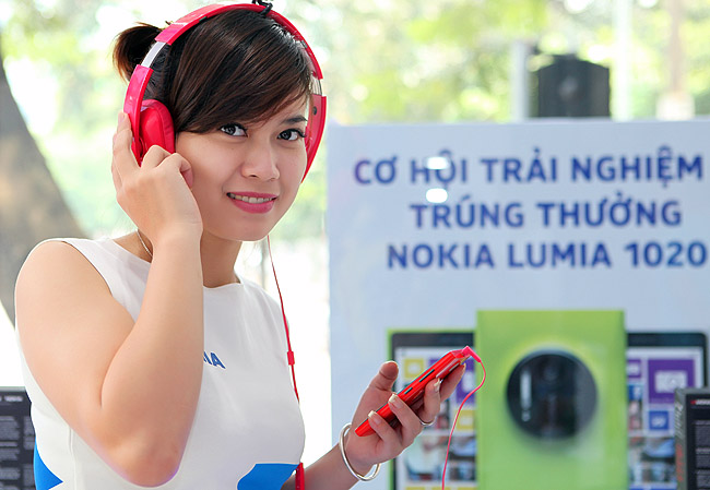 Nokia tặng quà lớn khi đặt hàng Lumia 1020