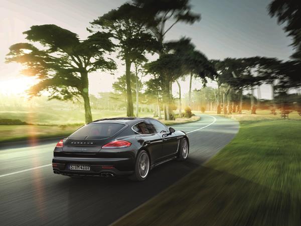 Porsche Panamera thế hệ mới tiết kiệm 56% nhiên liệu
